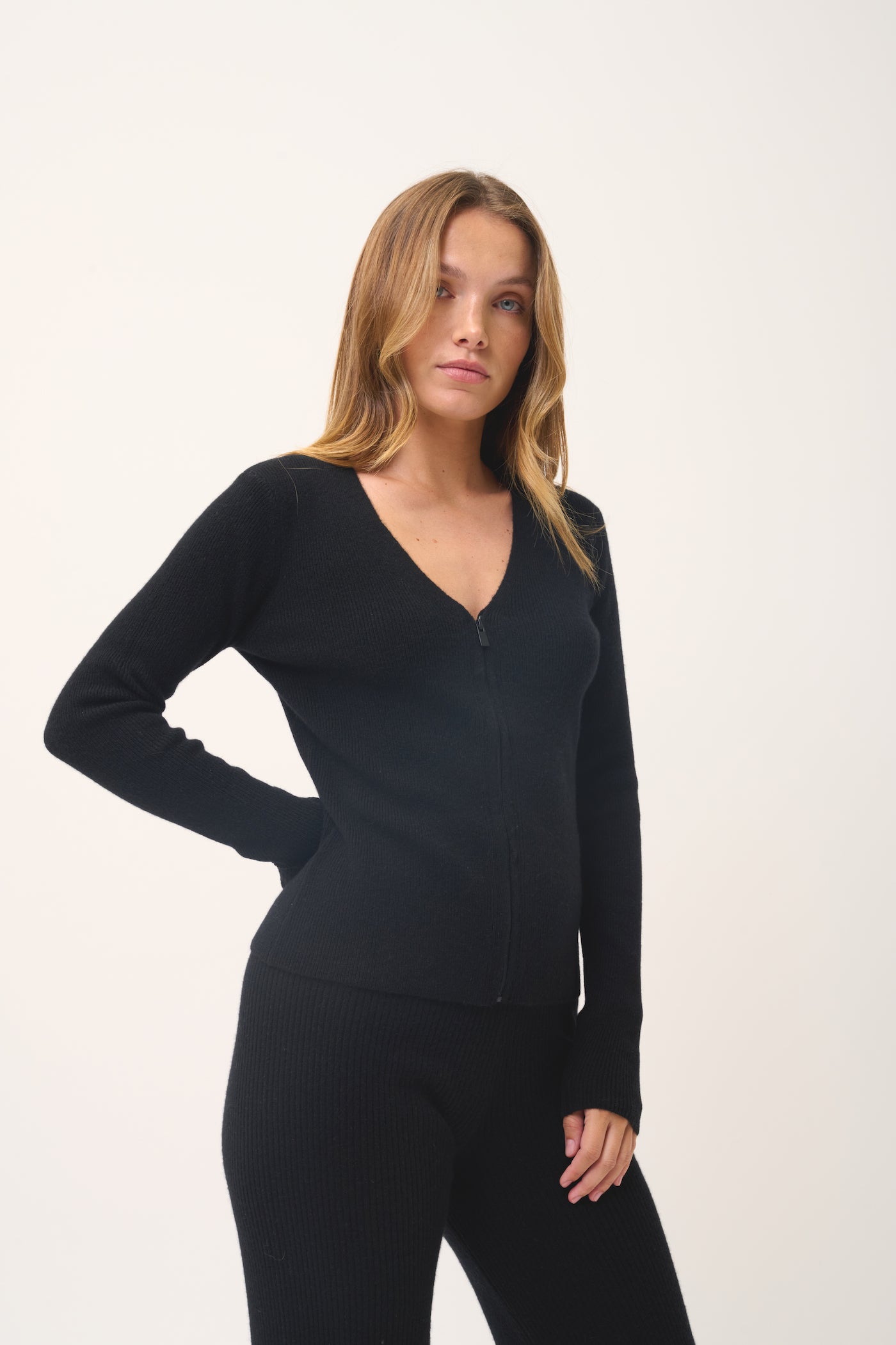 Zion Zip-Up V-Neck Cardigan - 100% 2-Ply Cashmere - Black - Women