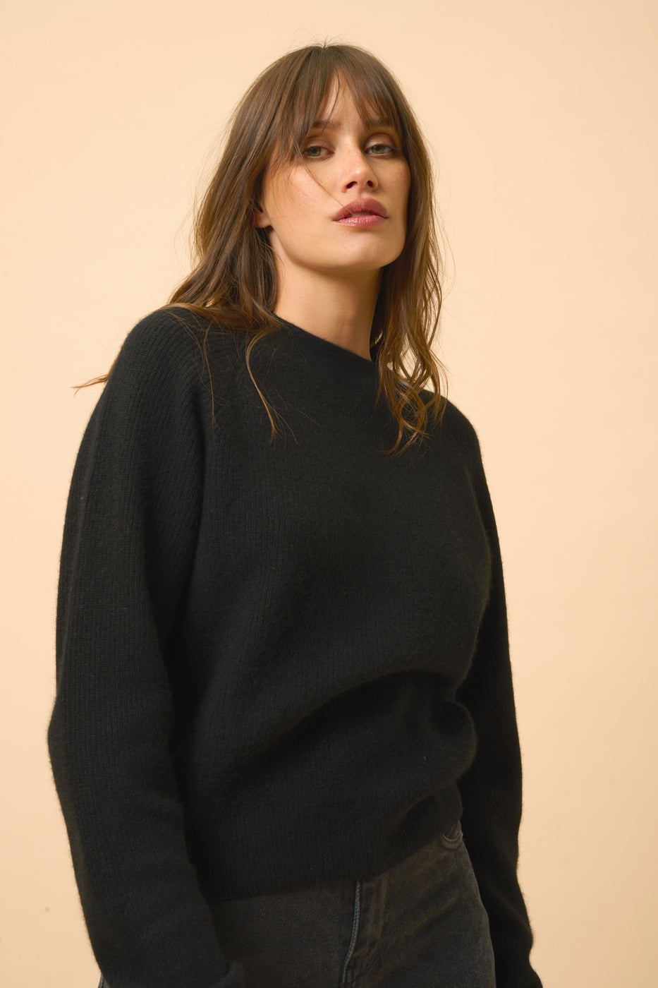 Jersey Cuello Redondo Con Cremallera En La Espalda - Jona - Negro