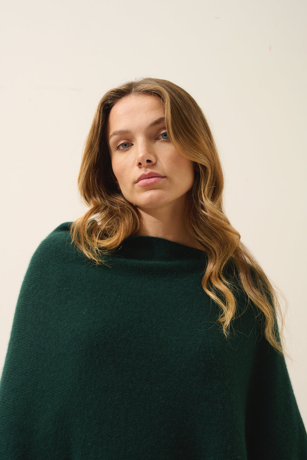 Poncho 4 Cabos - Ashley - Ciprés