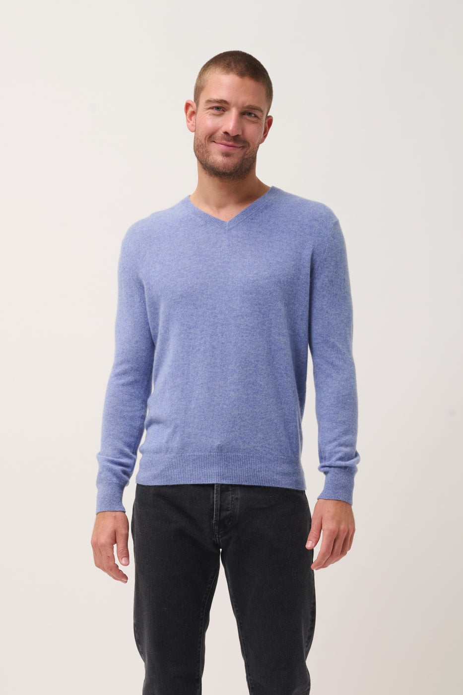 Jersey de Cuello de Pico -Walt-100% Cachemira, 2 Cabos-Sky Vigoré-Hombre