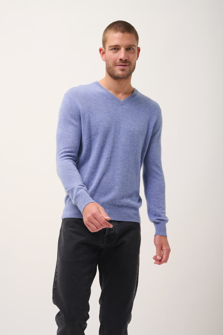 Jersey de Cuello de Pico -Walt-100% Cachemira, 2 Cabos-Sky Vigoré-Hombre