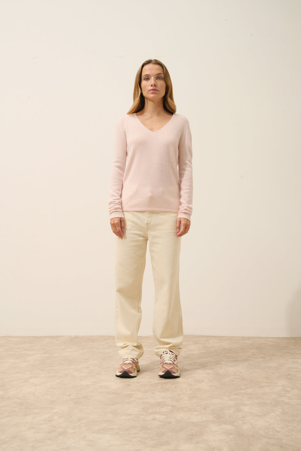 Pull Col V Joan - 100% Cachemire 2 Fils - Poudre - Femme