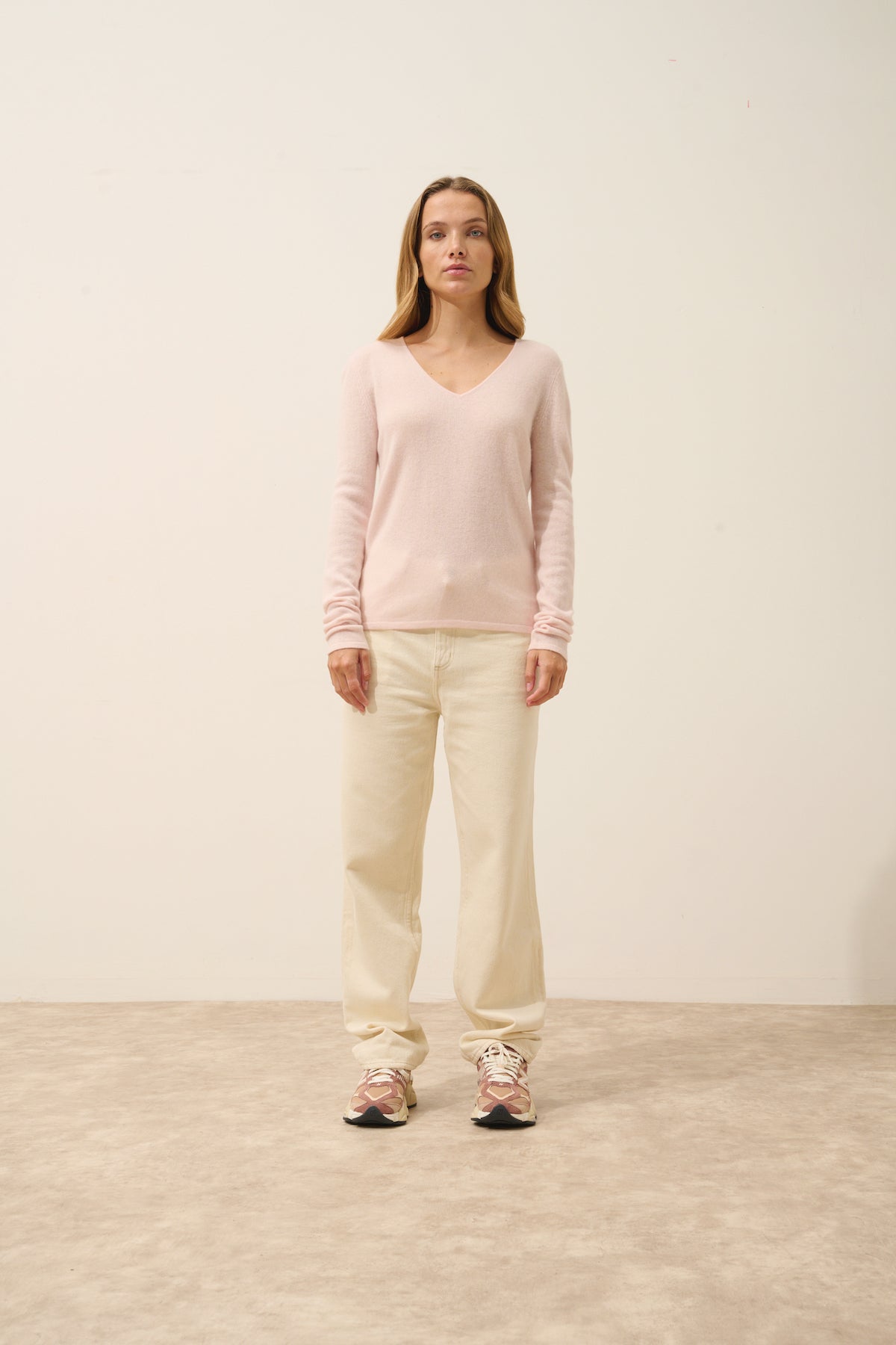 Pull Col V Joan - 100% Cachemire 2 Fils - Poudre - Femme