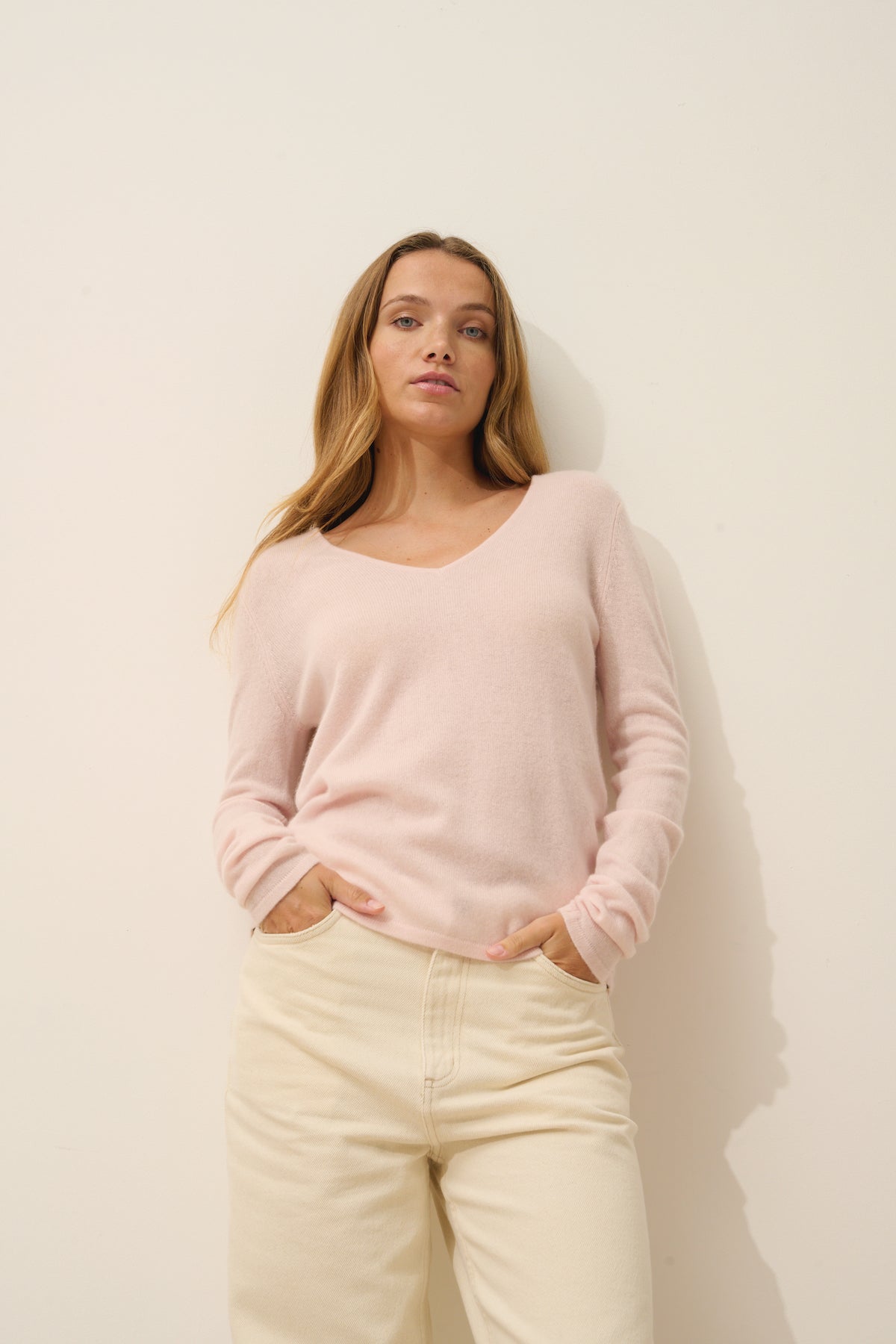 Pull Col V Joan - 100% Cachemire 2 Fils - Poudre - Femme