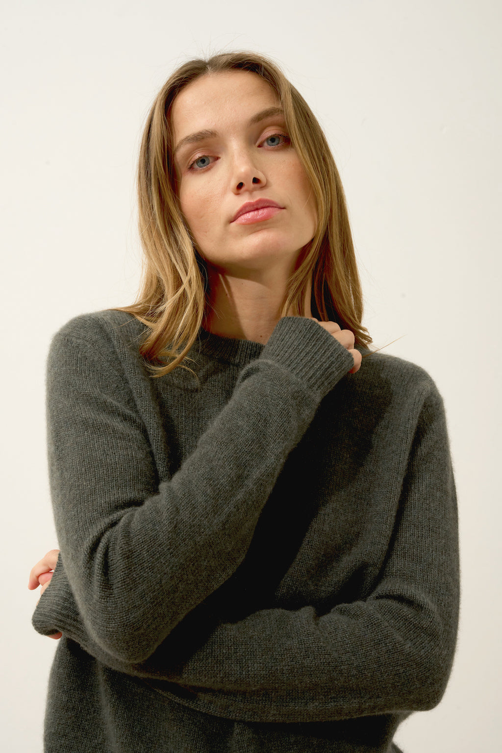 Lexini 4-Ply Crew Neck Sweater - 100% 4-Ply Cashmere - Heather Khaki - Women's