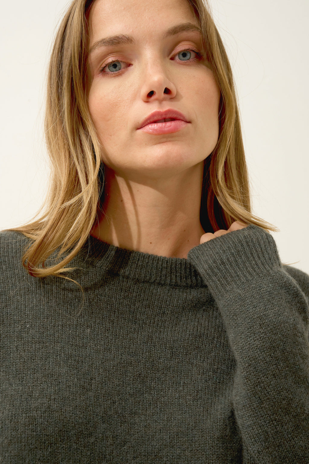 Lexini 4-Ply Crew Neck Sweater - 100% 4-Ply Cashmere - Heather Khaki - Women's