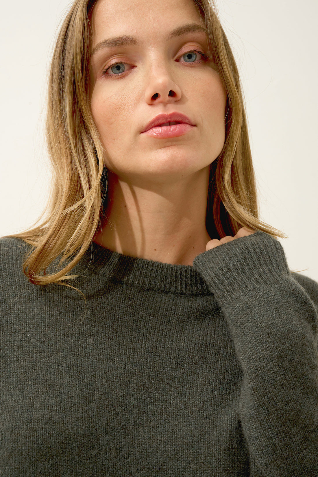 Lexini 4-Ply Crew Neck Sweater - 100% 4-Ply Cashmere - Heather Khaki - Women's