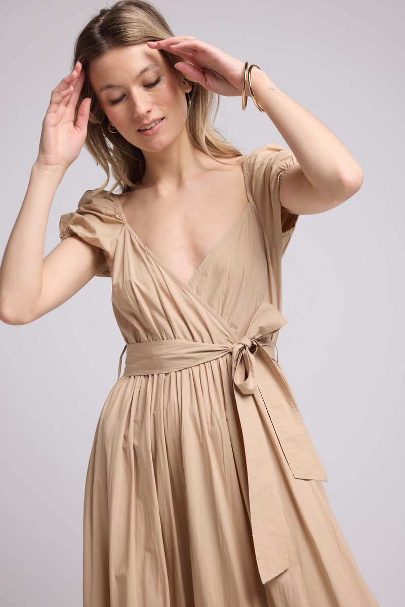 Vestido largo de manga corta - Beige