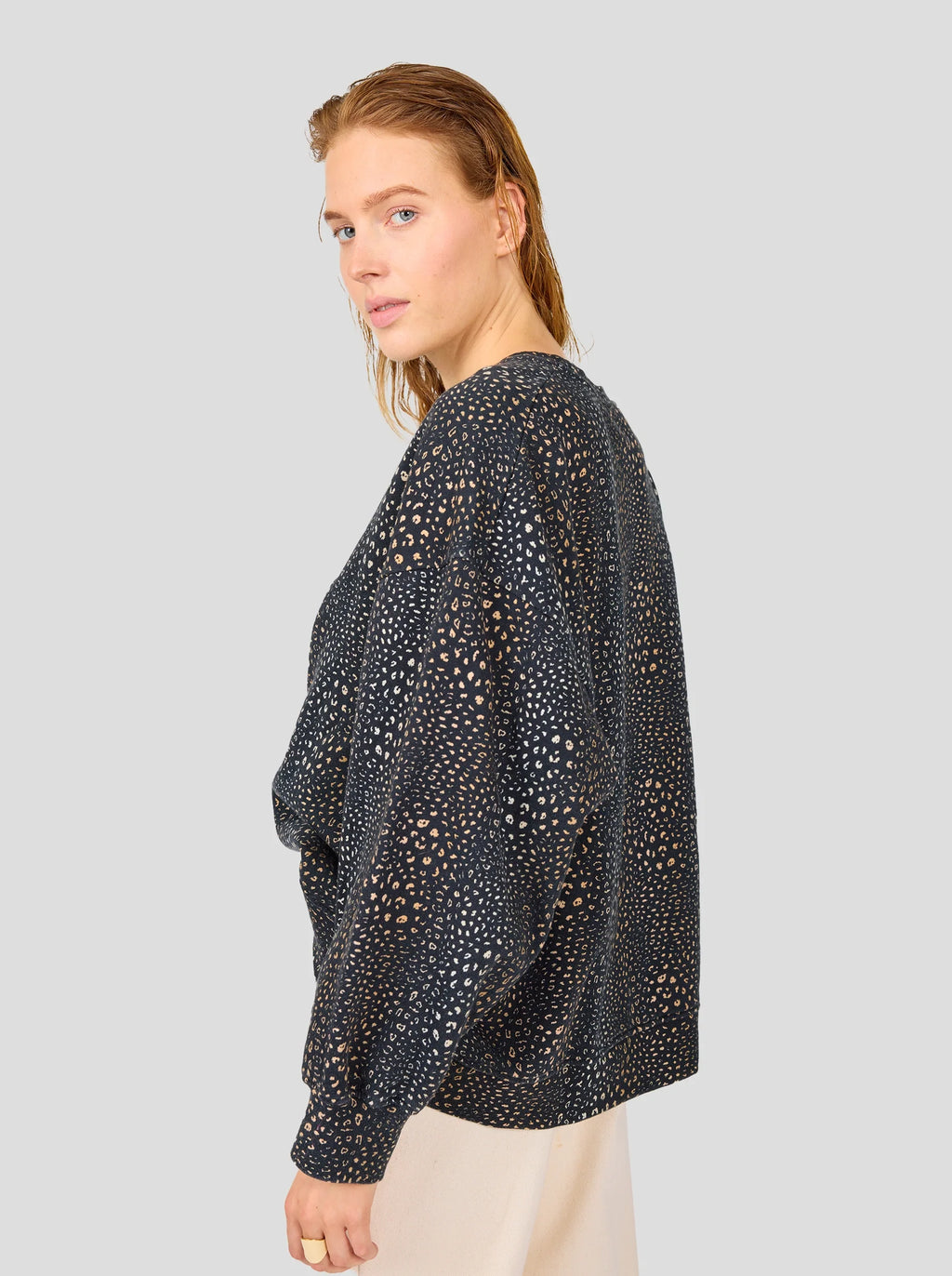 Pull Harlem En Polaire Noire Imprimée Léopard