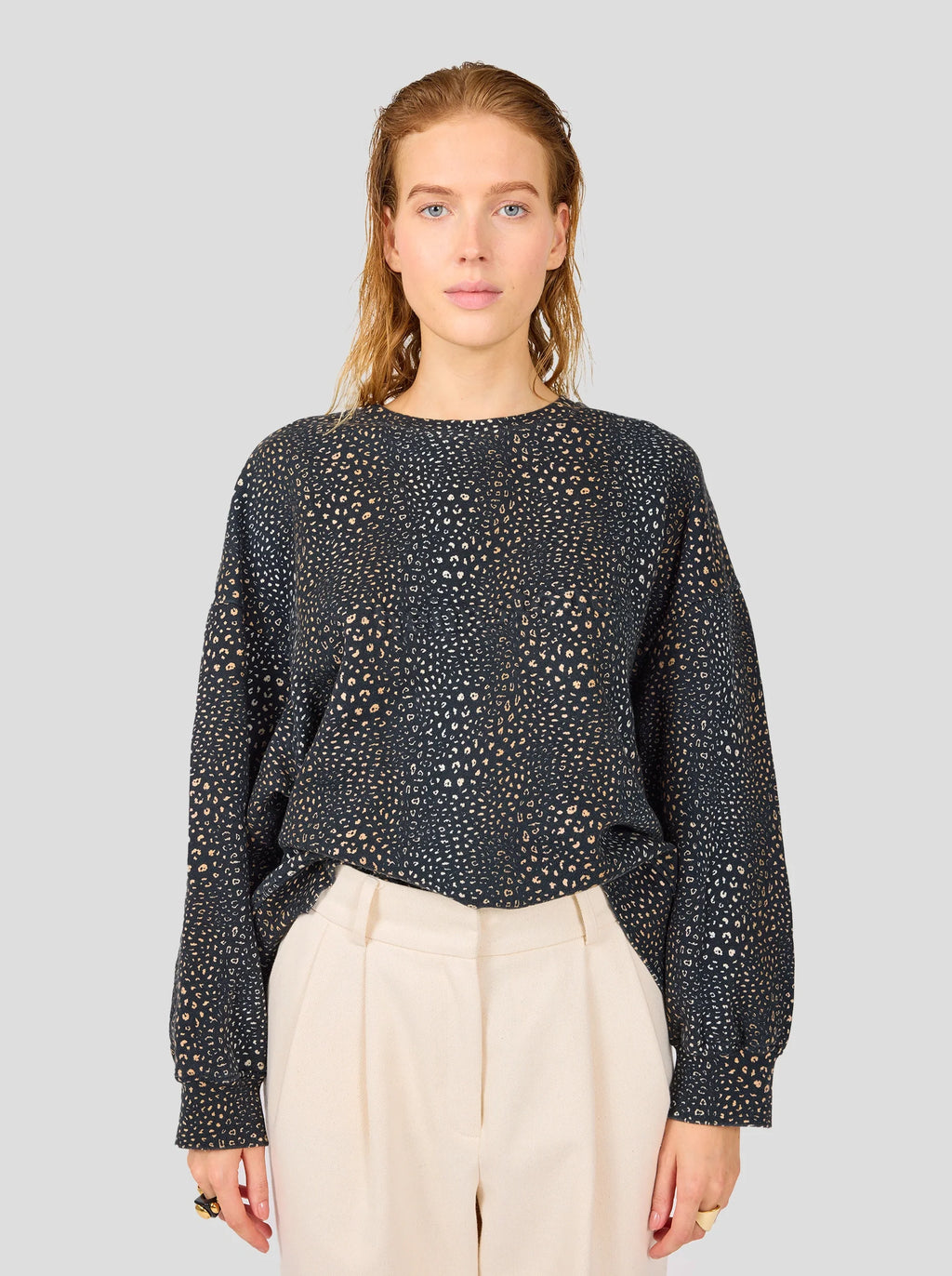 Pull Harlem En Polaire Noire Imprimée Léopard