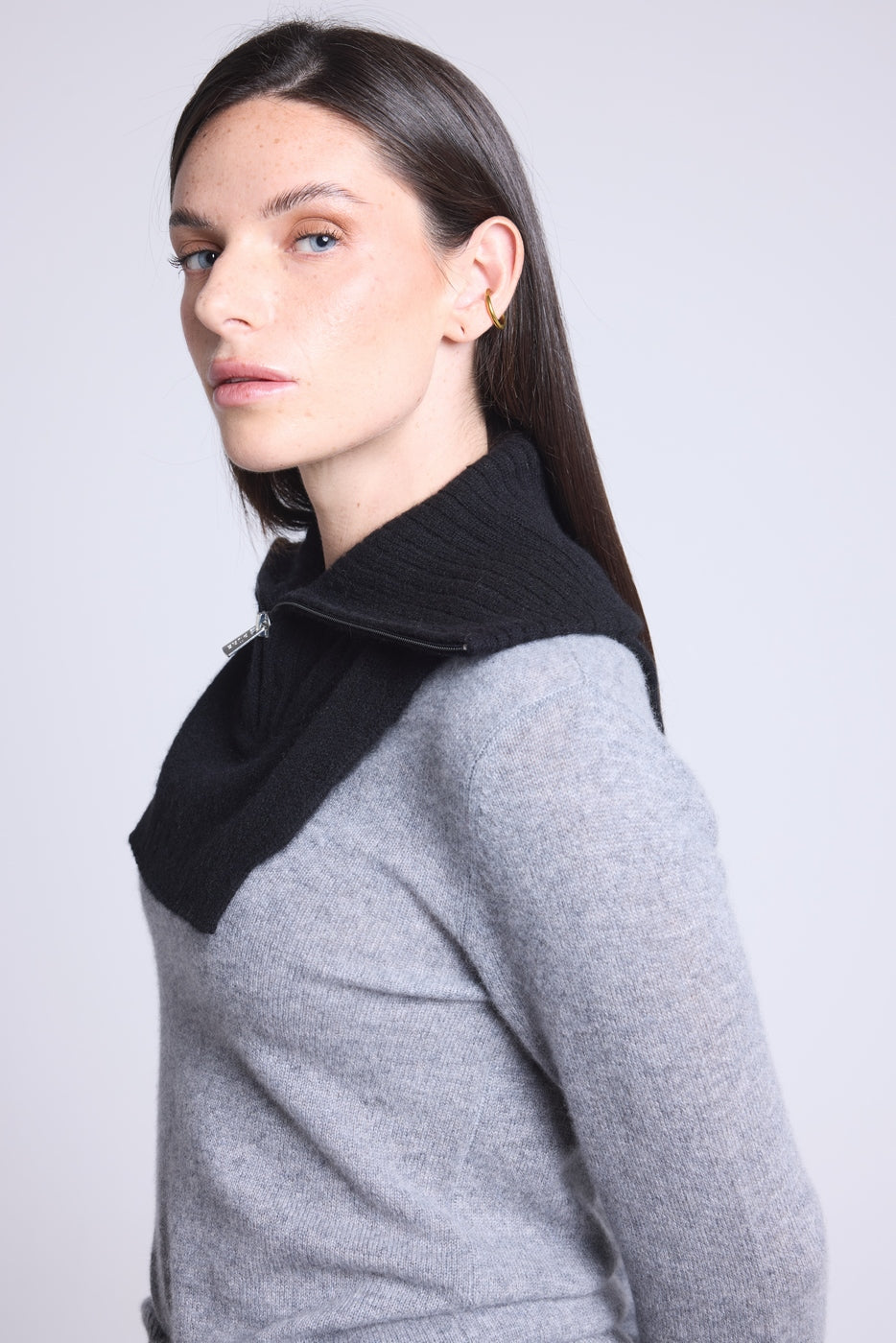 Justine Halsedisse Med Lynlås - Sort - Unisex - 100% K hisjmir