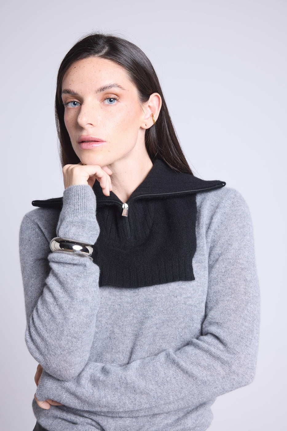 Justine Halsedisse Med Lynlås - Sort - Unisex - 100% K hisjmir