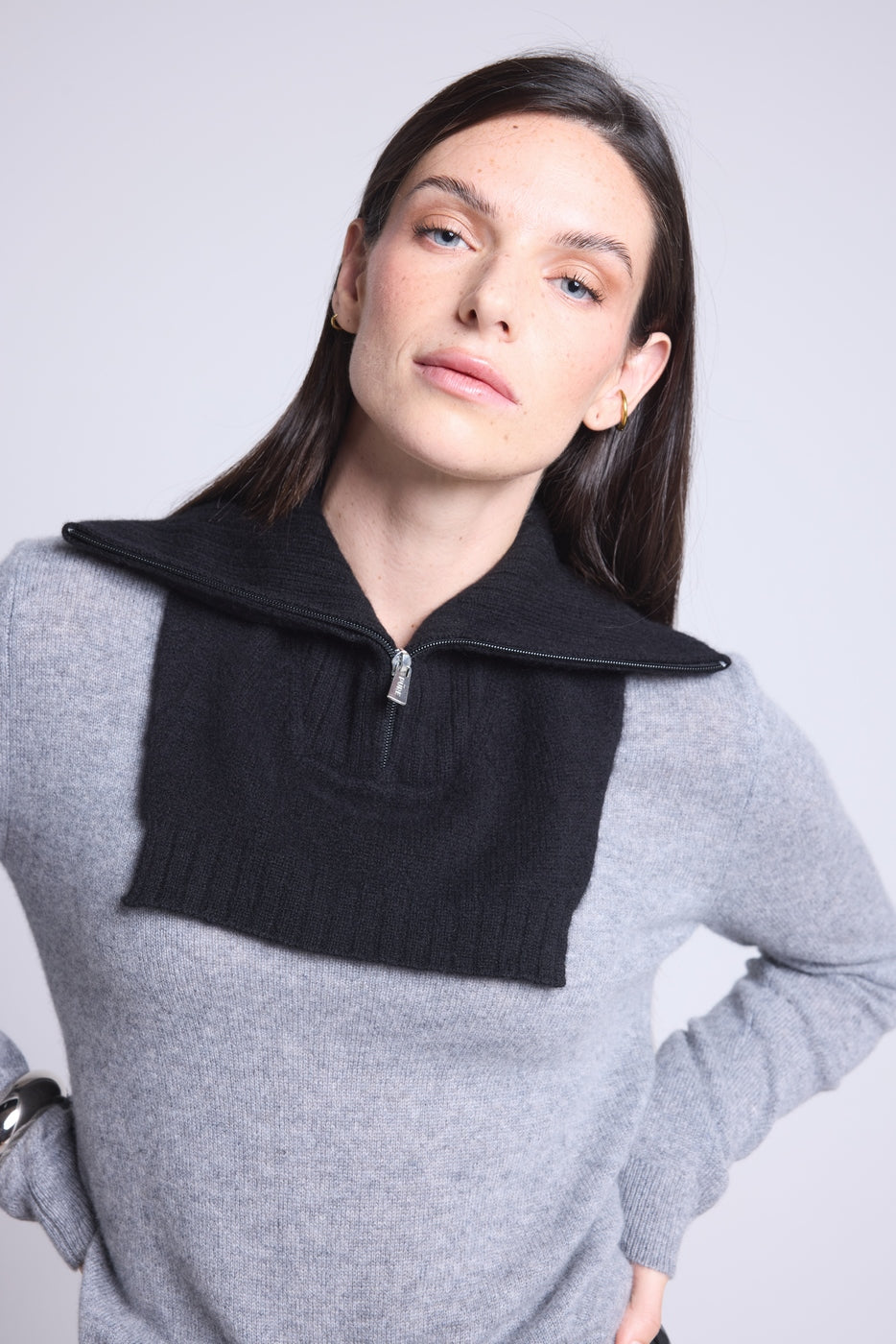 Justine Halsedisse Med Lynlås - Sort - Unisex - 100% K hisjmir