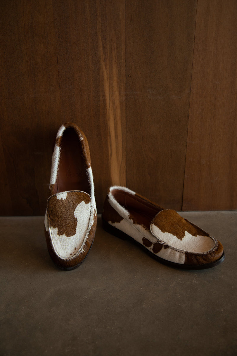 Mocasín con estampado de vaca de pelo de becerro