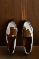 Mocasín con estampado de vaca de pelo de becerro