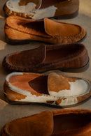 Mocasín con estampado de vaca de pelo de becerro