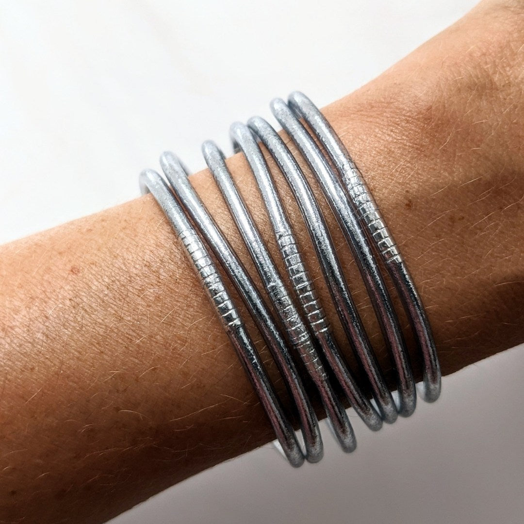 Bracciale rigido buddista sottile - Argento