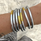Bracciale rigido buddista - Argento con mantra dorato