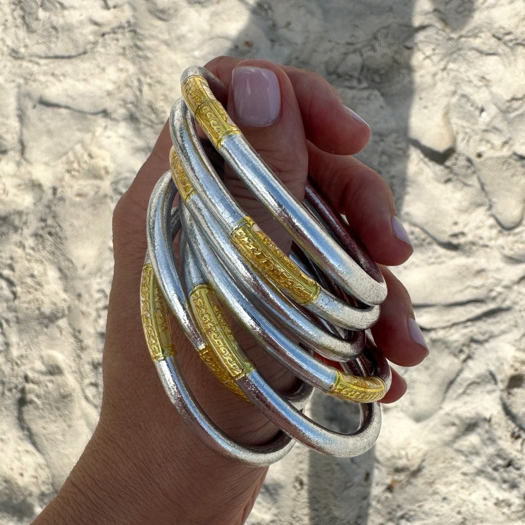 Bracciale rigido buddista - Argento con mantra dorato