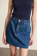 Maille fluide et légère pour le pull BIL Garance Paris coloris marine, à la coupe ajustée sans manches AH 2025.