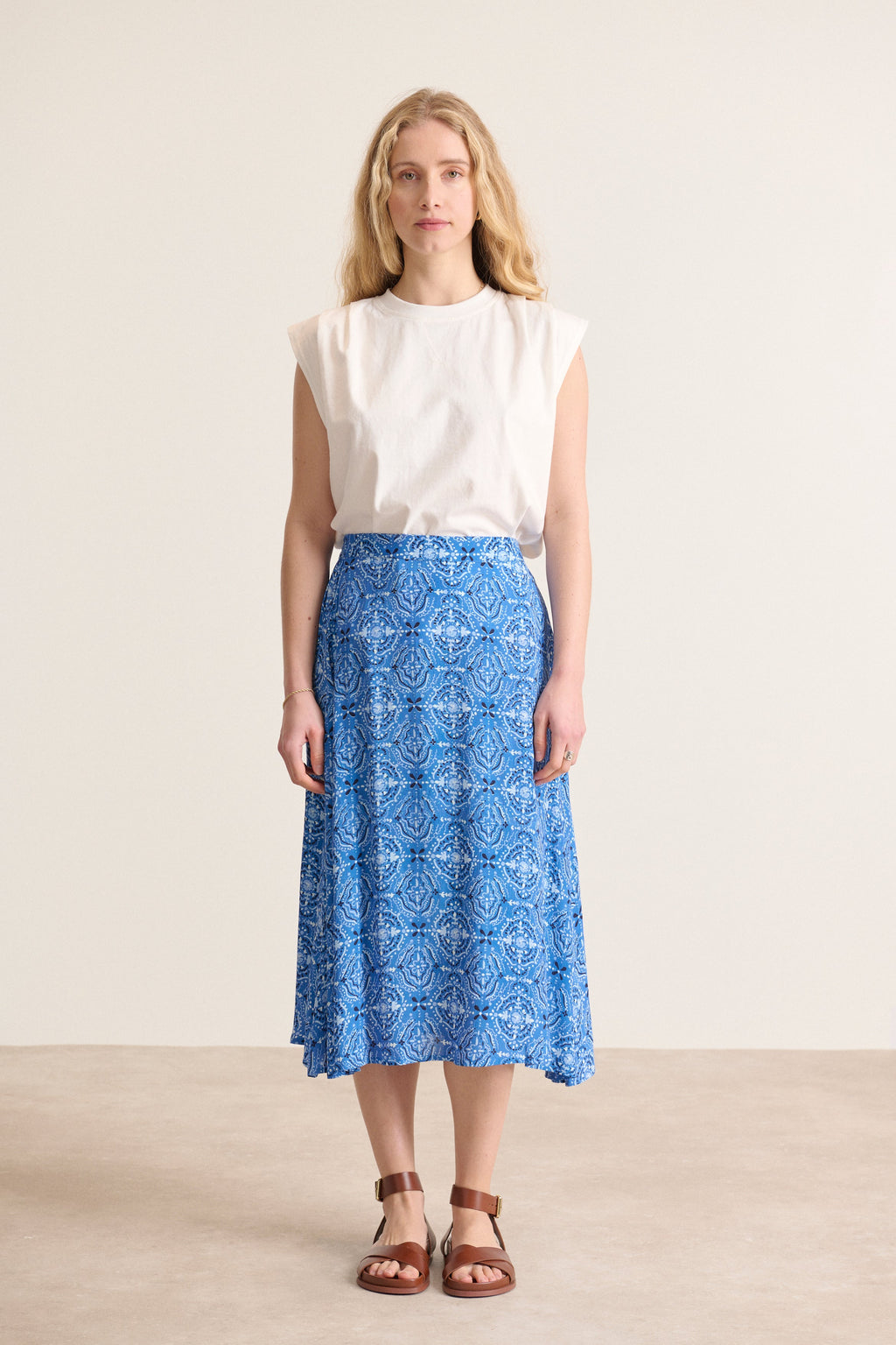 Summer collection jupe midi avec taille élastique bleu à motifs vestiaire Garance Paris marque française 