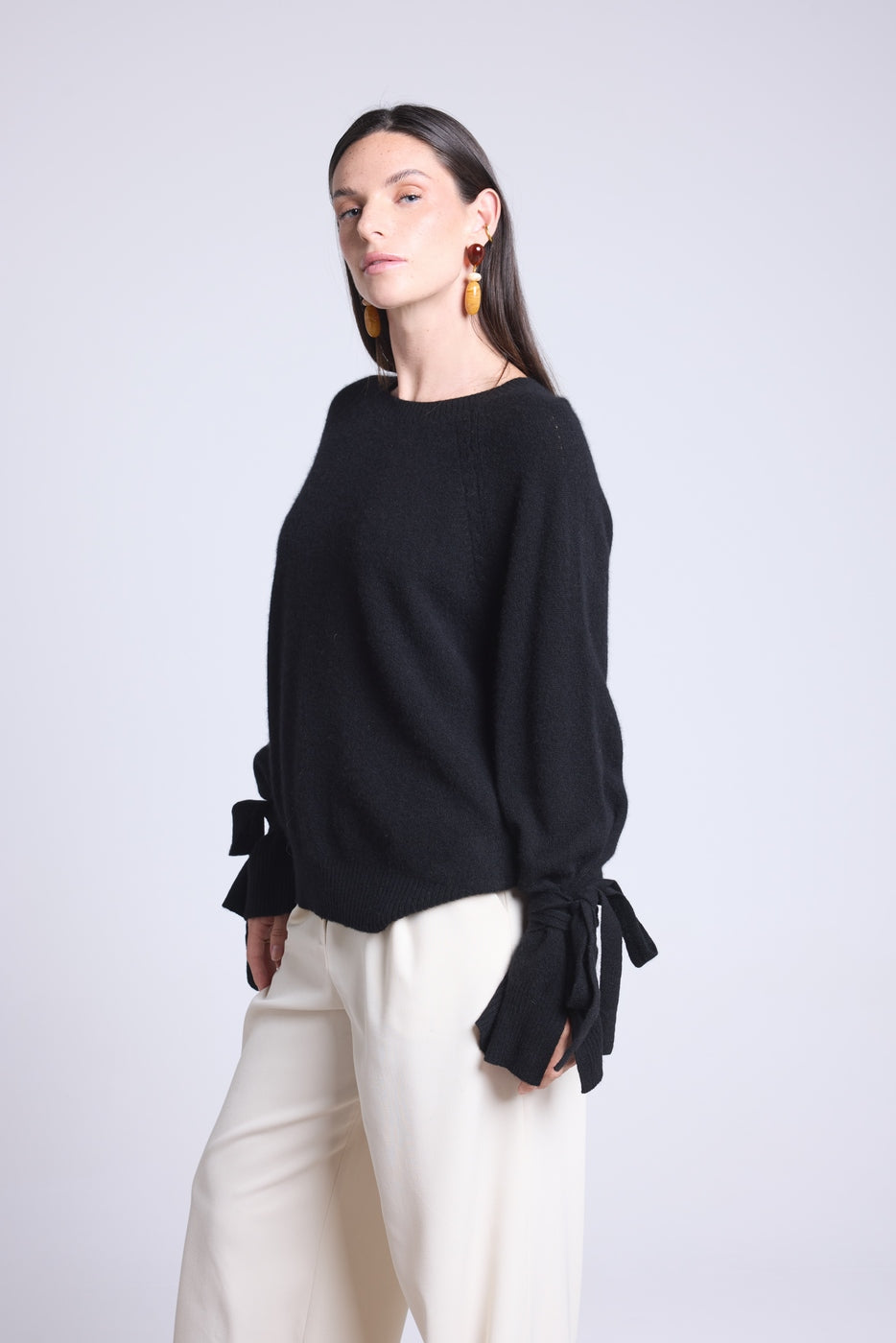 Round-Neck Jumper With Knotted Wrists Kelly - Black - Women