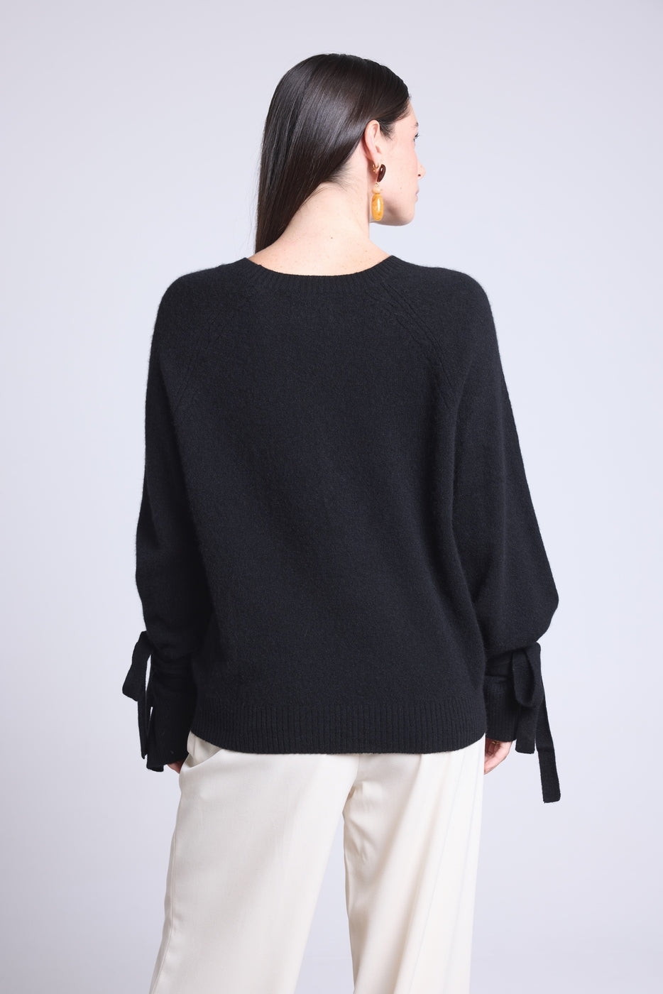 Round-Neck Jumper With Knotted Wrists Kelly - Black - Women