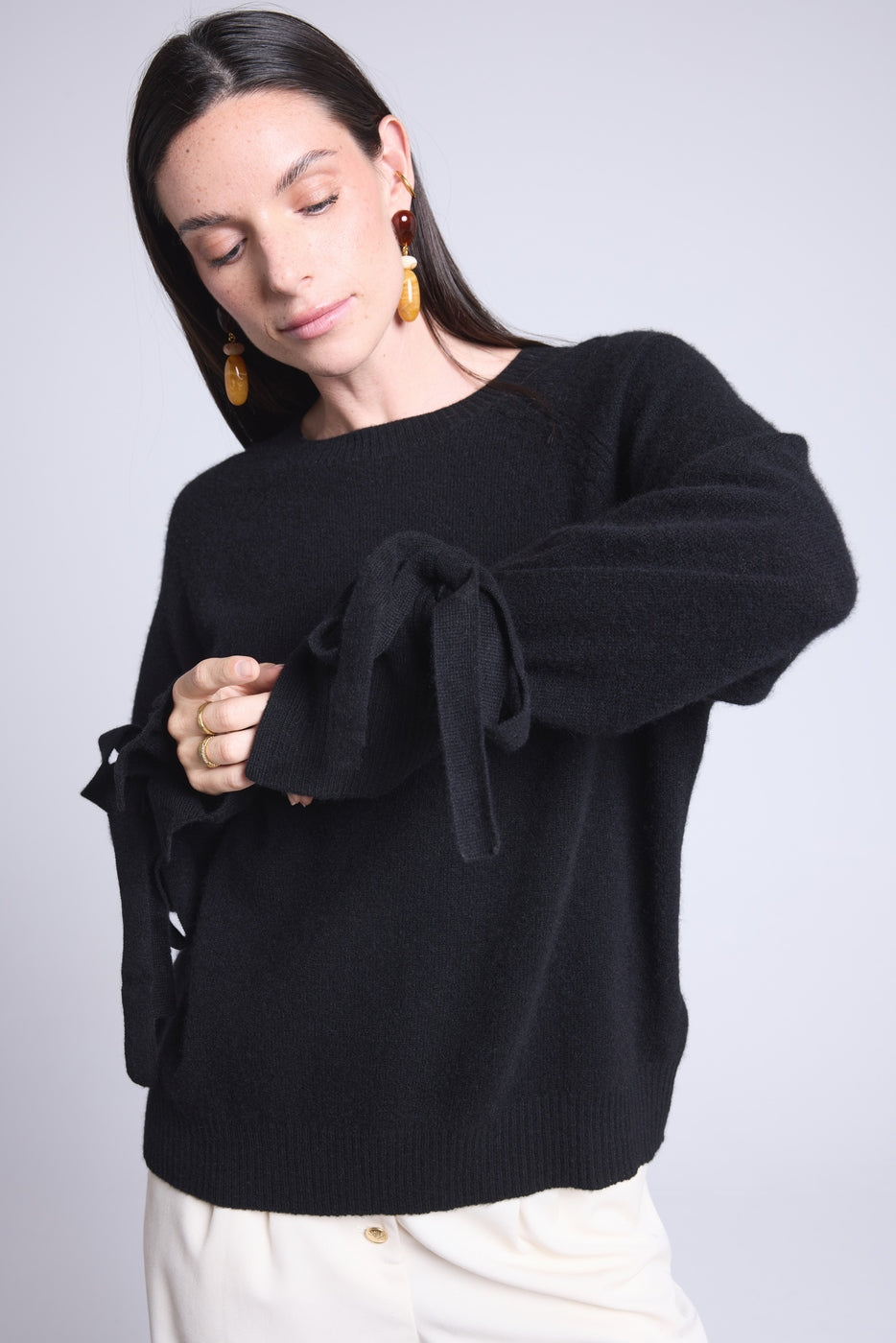 Round-Neck Jumper With Knotted Wrists Kelly - Black - Women