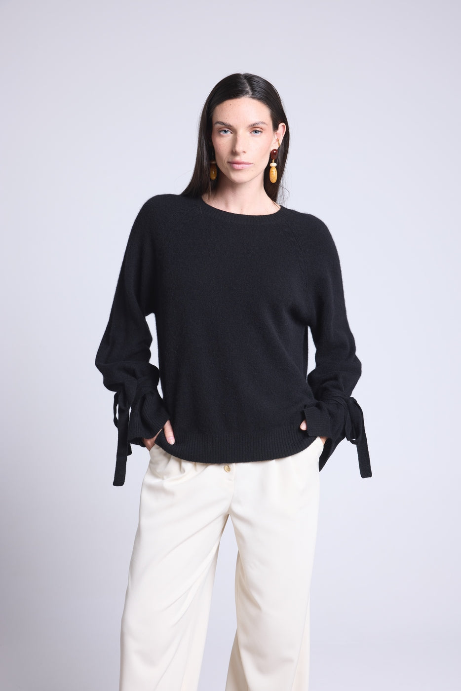 Round-Neck Jumper With Knotted Wrists Kelly - Black - Women