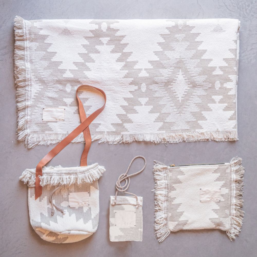Pochette Pour Téléphone Avec Laine - Ecru