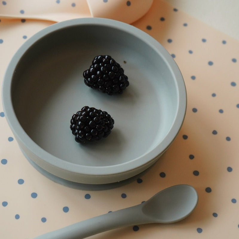 Juego de cuenco y cuchara de silicona Topanga Beach - Selección Konges slojd para encontrar en amaetc.com, tienda conceptual ecológica para niños