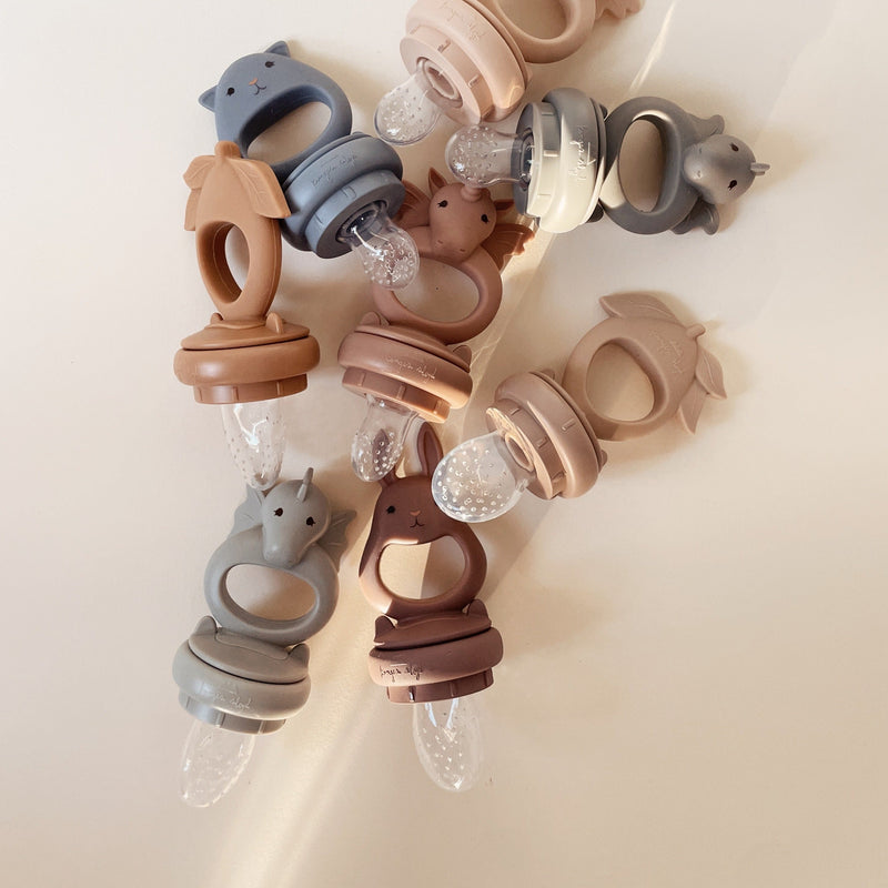 Dúo de chupetes mordisqueador de limón conejito - Selección Konges slojd disponible en amaetc.com, concept store ecológico para niños