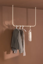 Clothing ENIO with Deckenmontage, ideal for Jacken and Accessories, minimalist Design.