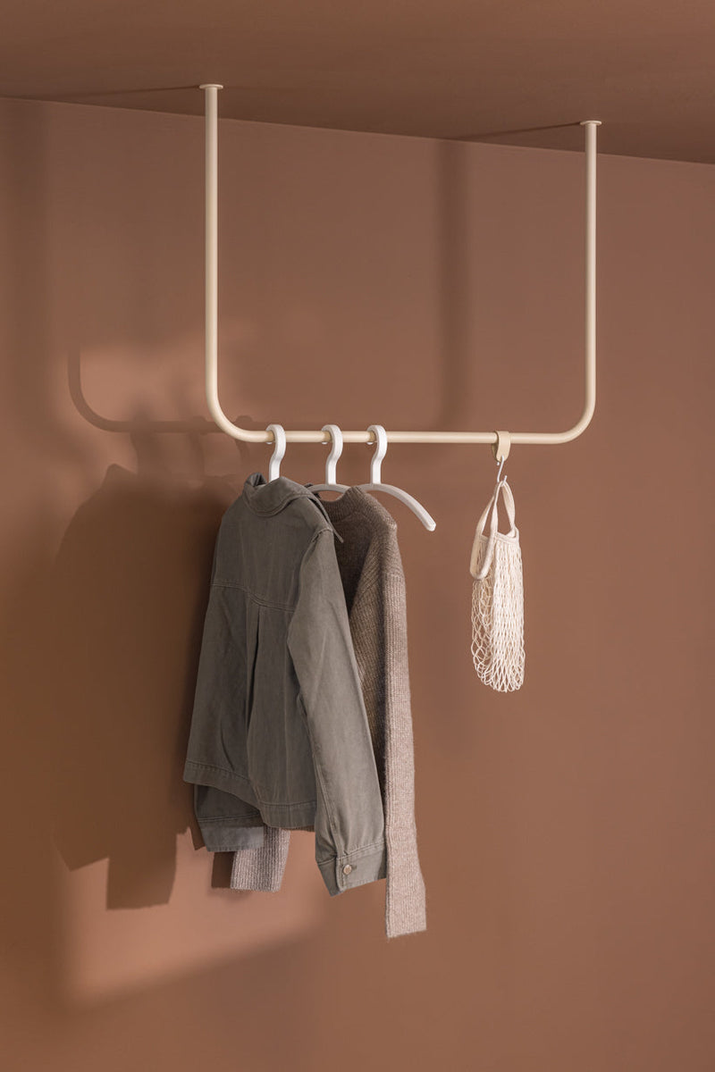 Ropa ENIO con Deckenmontage, ideal para Jacken y Accesorios, Diseño minimalista.