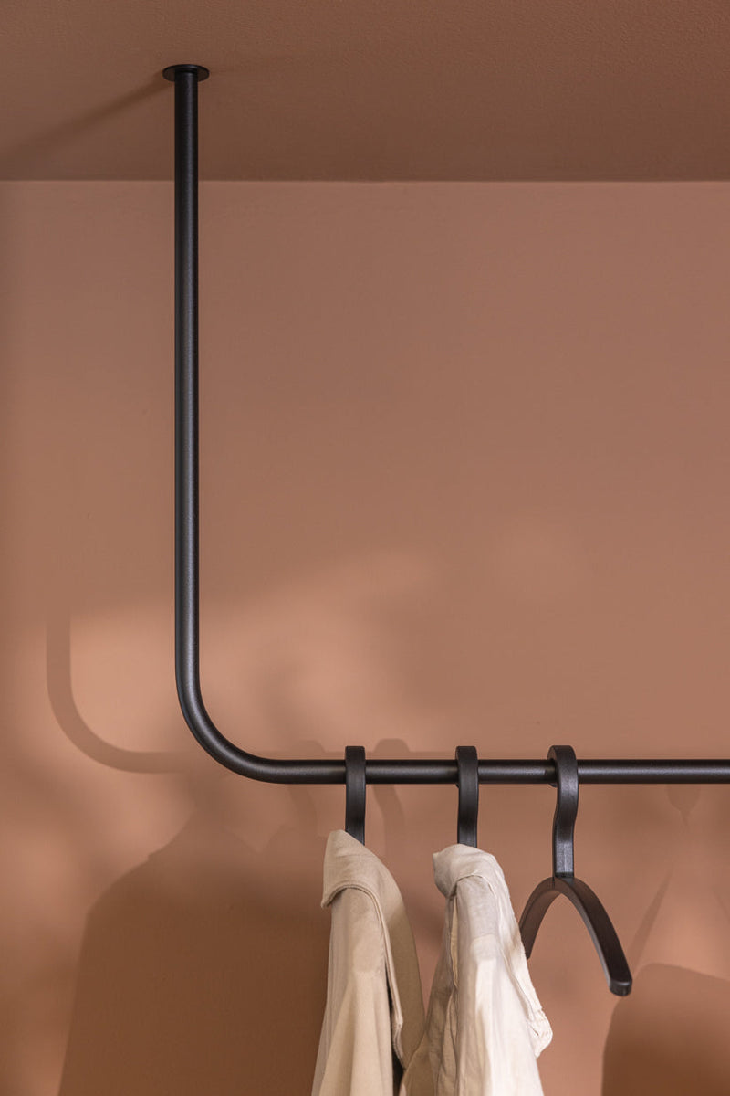 Ropa ENIO en metal con forma abgerundeter, ideal para Jacken y Mäntel im Eingangsbereich.