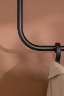 Kleiderstange ENIO mit abgerundeter Form, ideal para un elegante Aufbewahrung von Jacken und Mänteln.