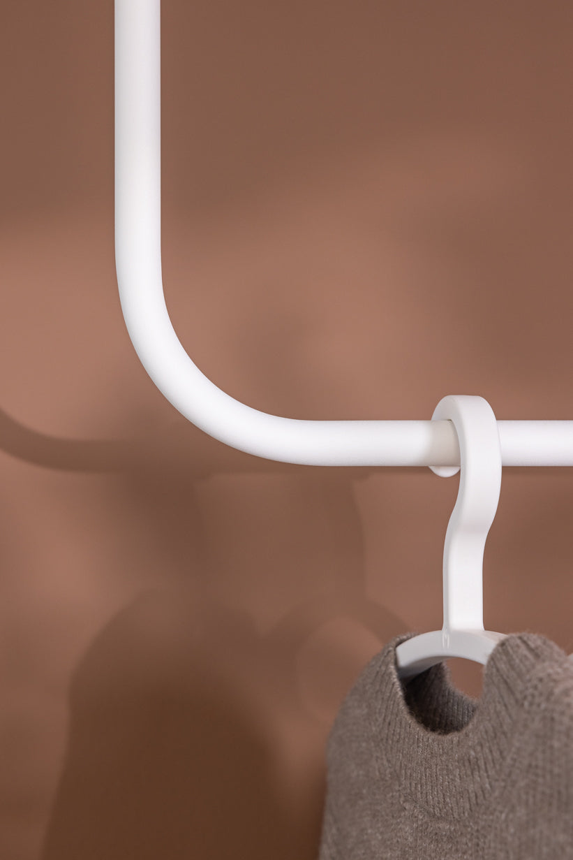 Details of ENIO's clothes in a different form with a wool sweater.