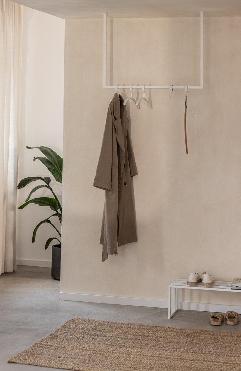 Modern clothing RUBI with minimalist form, elegant and elegant mantel in stylish ankle straps.