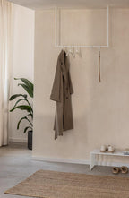 Modern clothing RUBI with minimalist form, elegant and elegant mantel in stylish ankle straps.