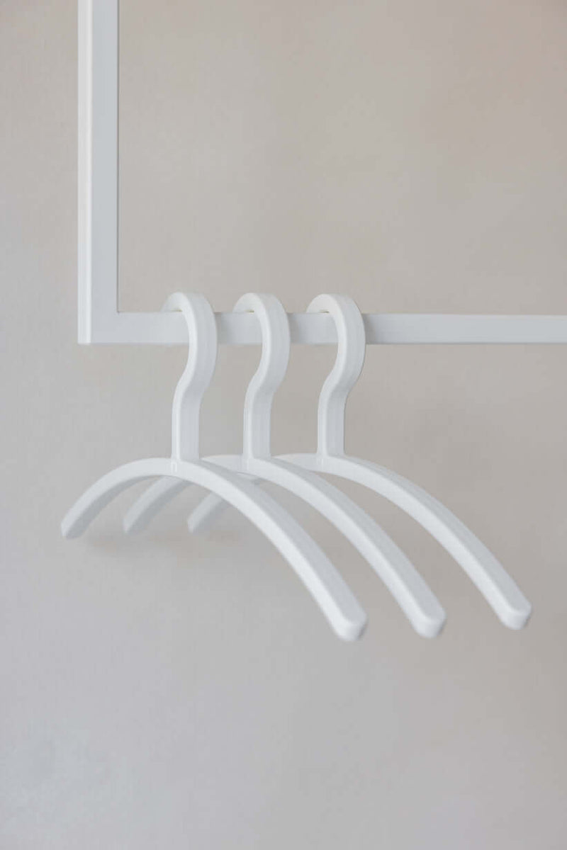 Kleiderbügel FAY im 3er Set, minimalista y de alta calidad, ideal para empfindliche Kleidung.