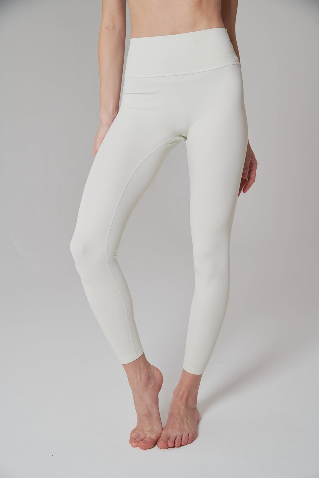 zoom en los leggings deportivos blancos de cintura alta para mujer