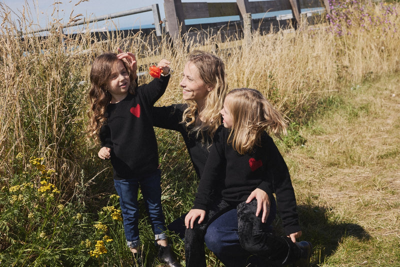 Lenny Round Neck Chest Sweater - Black Red Heart - 100% Oeko-Tex Cashmere - Child