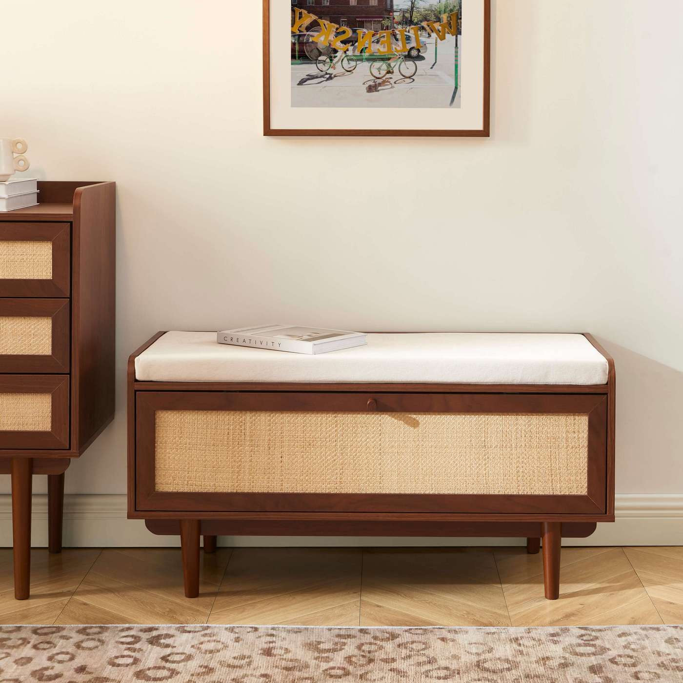 Leon - Mueble de Entrada - Nogal y Rejilla de Caña