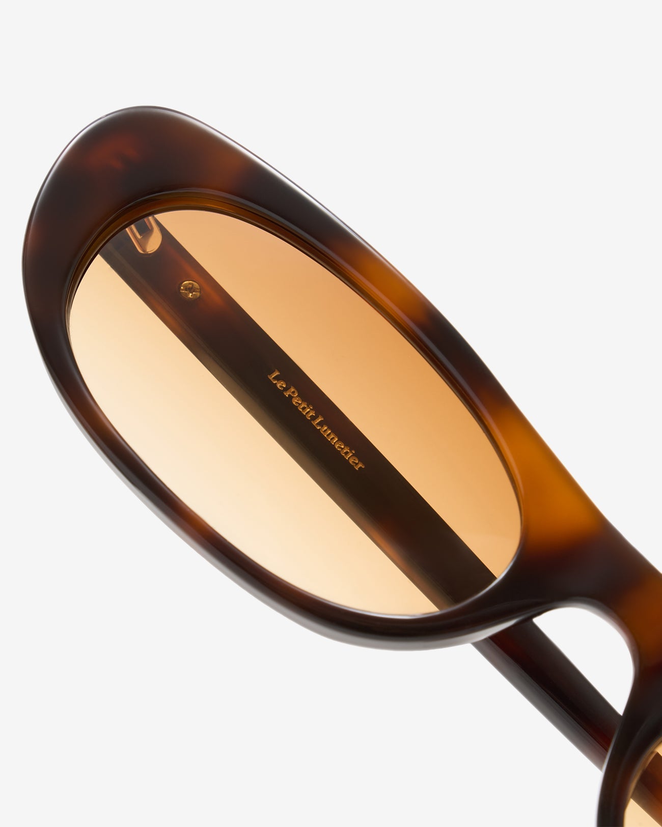 Lunettes de soleil Mira Ecaille — monture papillon acétate, vue de trois-quarts