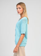 An'ge – Pull Leviora Turquoise, modell i ljusblå stickad kortärmad kofta, profilbild
