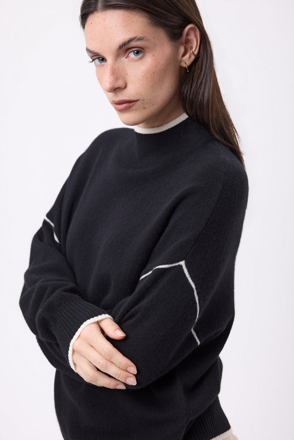 Jersey Cuello Alto Con Ribete Line - Negro-Blanco - Mujer - 100% Cachemira