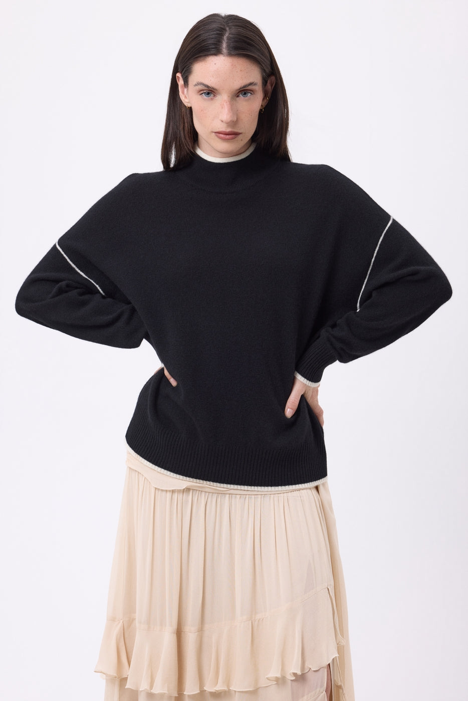 Jersey Cuello Alto Con Ribete Line - Negro-Blanco - Mujer - 100% Cachemira