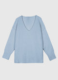 An'ge – Pull Livya Ciel, pull en maille bleu clair à col en V, vue de face