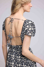 Robe Courte Manches Courtes - Grosses Fleurs Noir