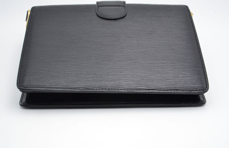 Louis Vuitton Capucines Epi